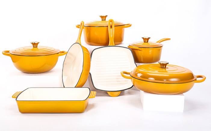 11 pieces Iron cast pots